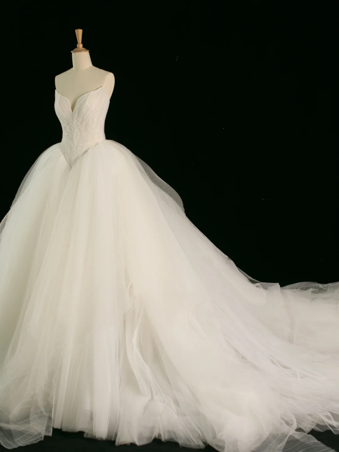 Robe de mariée élégante, robe de bal, décolleté en cœur, tulle, sans manches, blanche, longue, été, DH384