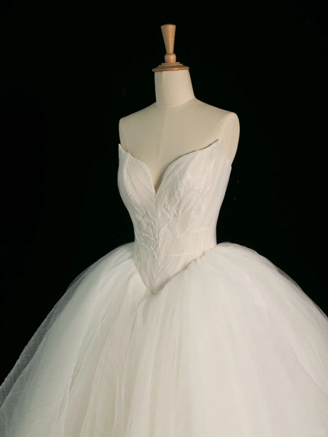 Robe de mariée élégante, robe de bal, décolleté en cœur, tulle, sans manches, blanche, longue, été, DH384