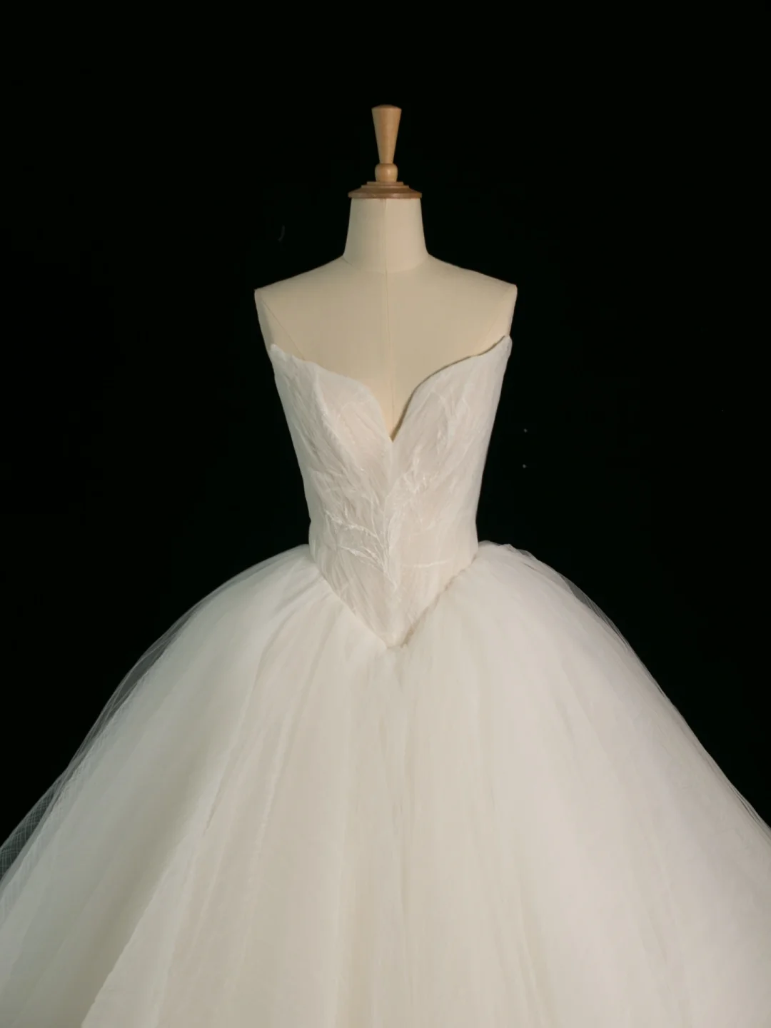 Robe de mariée élégante, robe de bal, décolleté en cœur, tulle, sans manches, blanche, longue, été, DH384