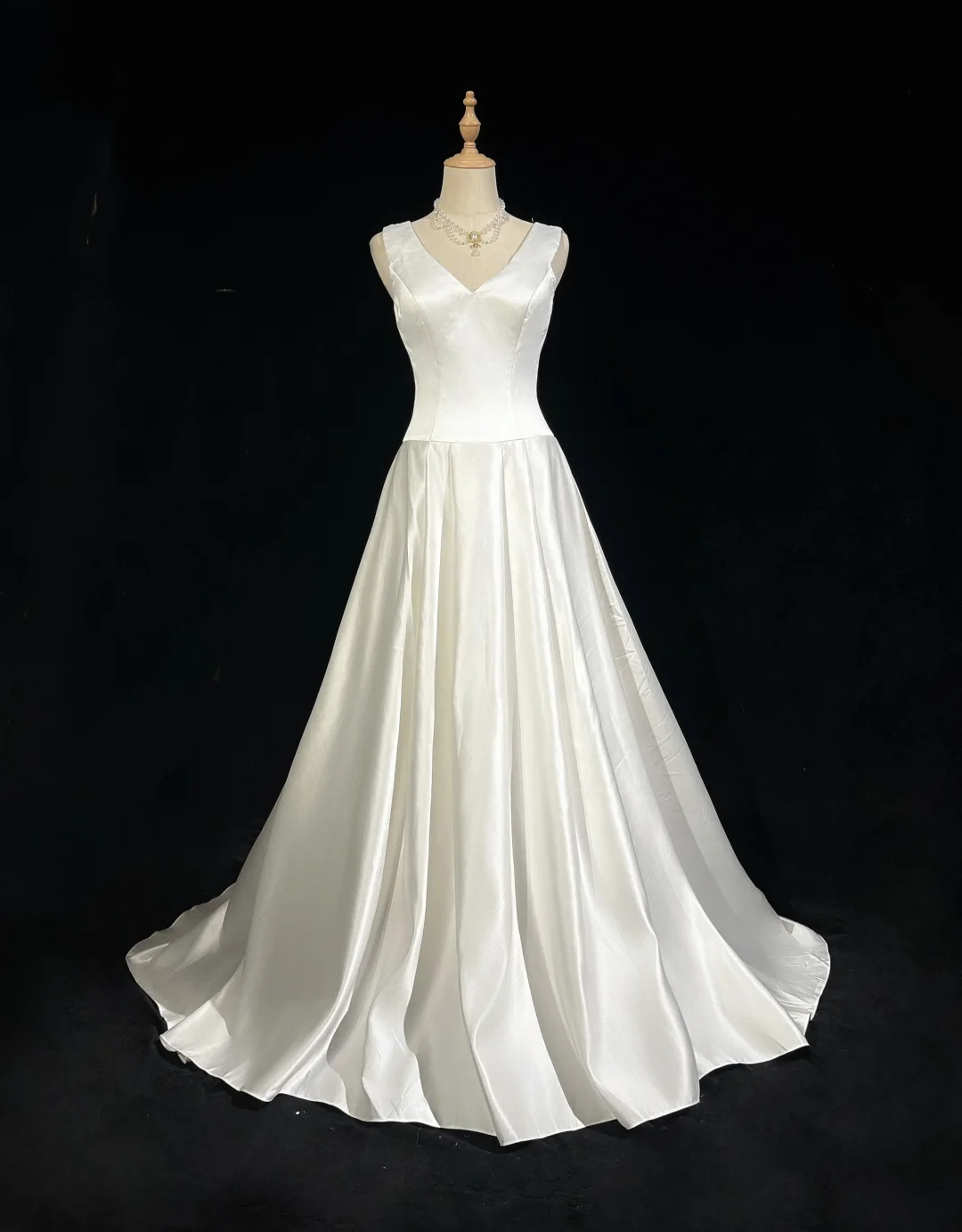 Robe de mariée vintage trapèze, col en V, en satin blanc, sans manches, longue, style vintage, DH401