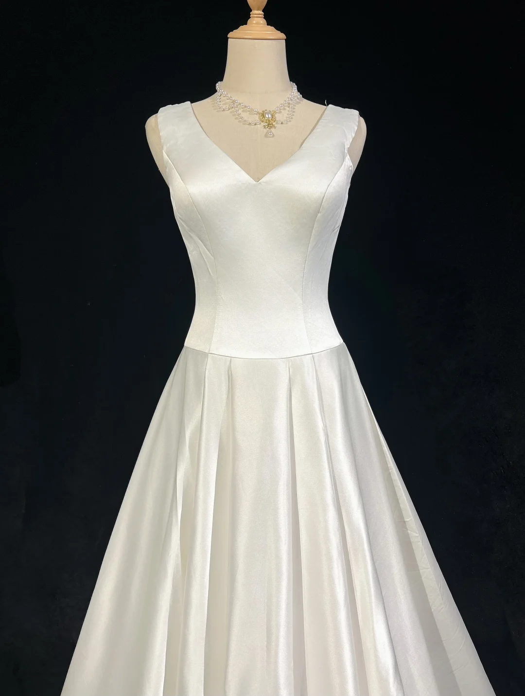 Robe de mariée vintage trapèze, col en V, en satin blanc, sans manches, longue, style vintage, DH401