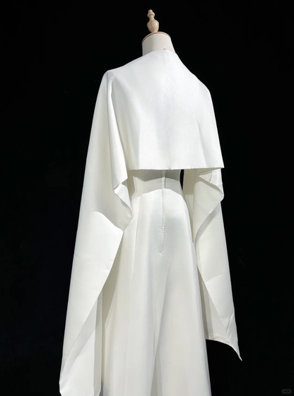 Robe de mariée vintage trapèze à bretelles spaghetti en satin blanc sans manches, longue, avec cape DH524