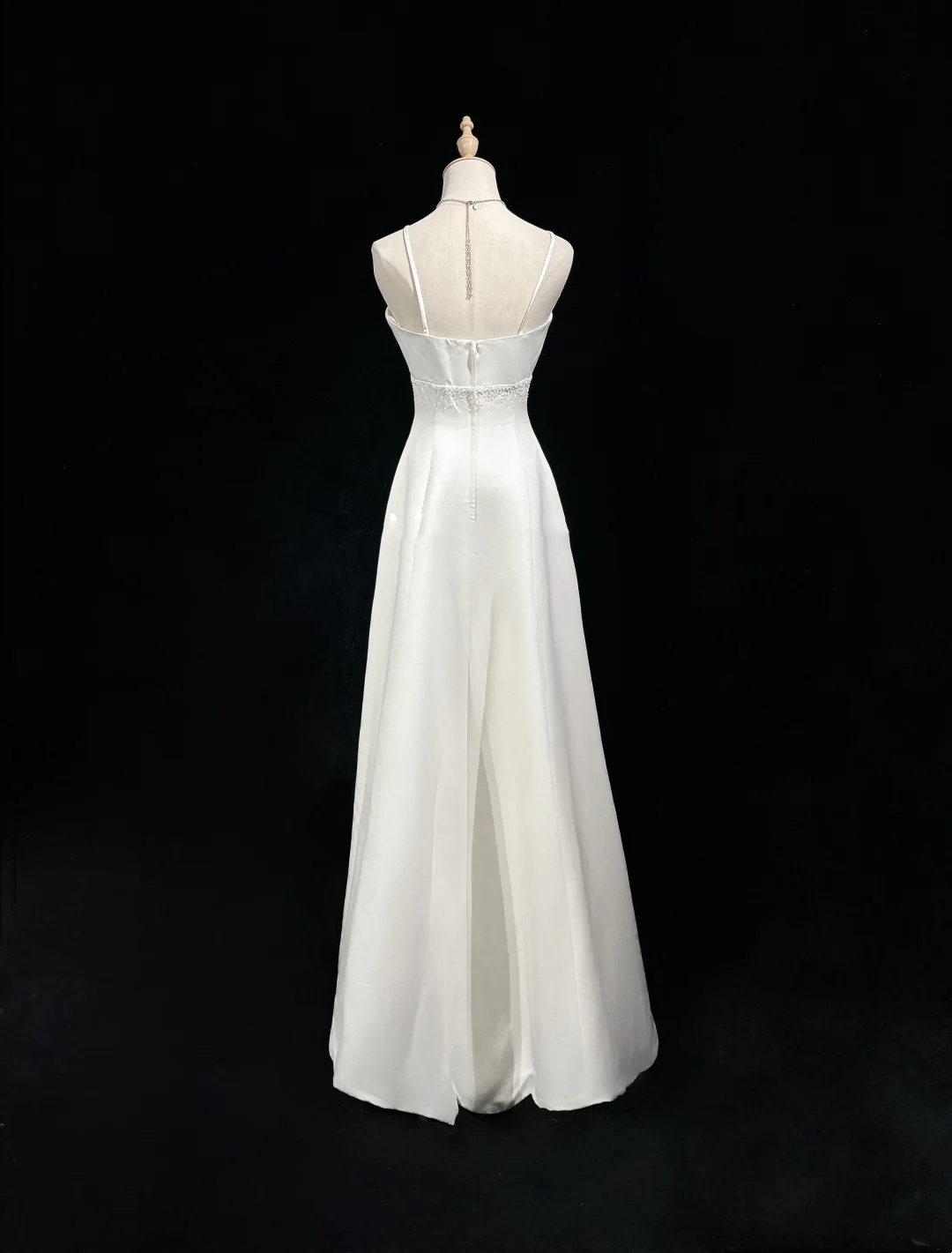 Robe de mariée vintage trapèze à bretelles spaghetti en satin blanc sans manches, longue, avec cape DH524