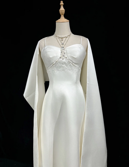 Robe de mariée vintage trapèze à bretelles spaghetti en satin blanc sans manches, longue, avec cape DH524