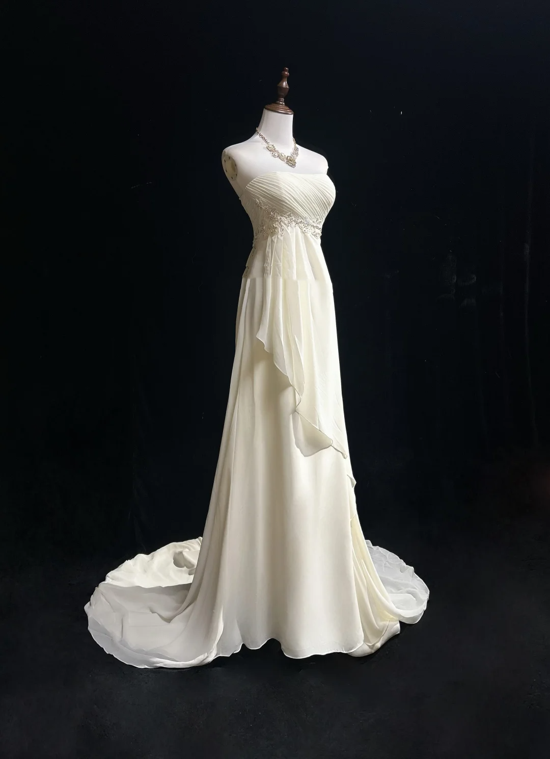 Robe de mariée vintage trapèze sans bretelles en mousseline de soie blanche, longue, sans manches, robe de plage, robe de mariée avec perles, DH540