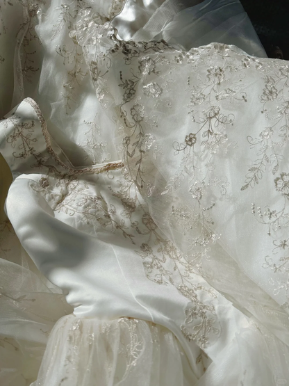 Classic Bridal Gown Ball Gown Square Neck Short Sleeves Tulle White Wedding Dresses Vintage Bridal Gowns DH651