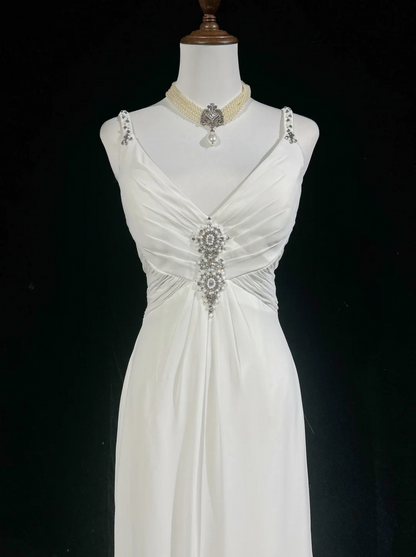 Moderne A-Linie Träger Silber Perlen Chiffon Langes weißes rückenfreies Brautkleid Elegante Brautkleider DH657