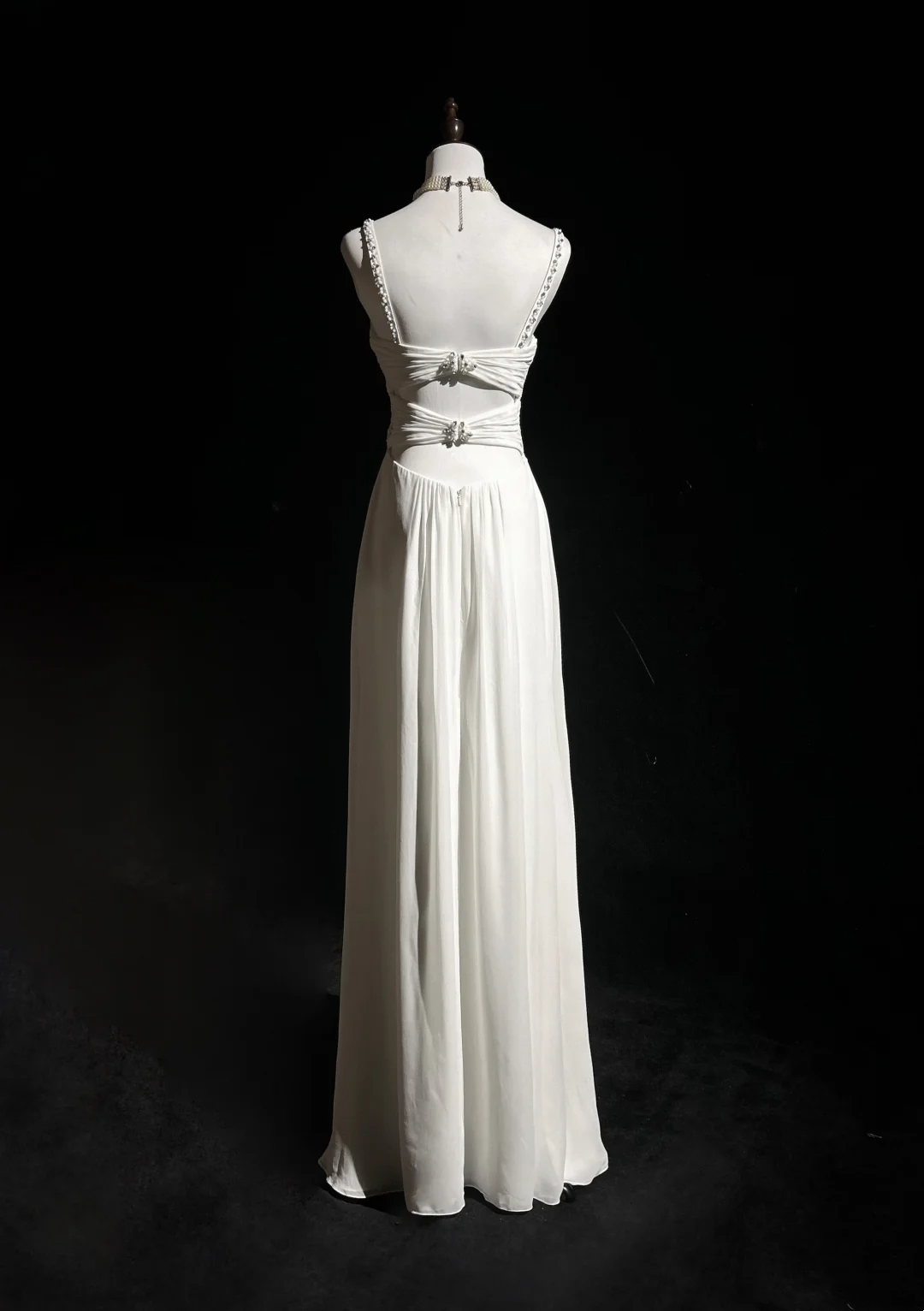 Moderne A-Linie Träger Silber Perlen Chiffon Langes weißes rückenfreies Brautkleid Elegante Brautkleider DH657