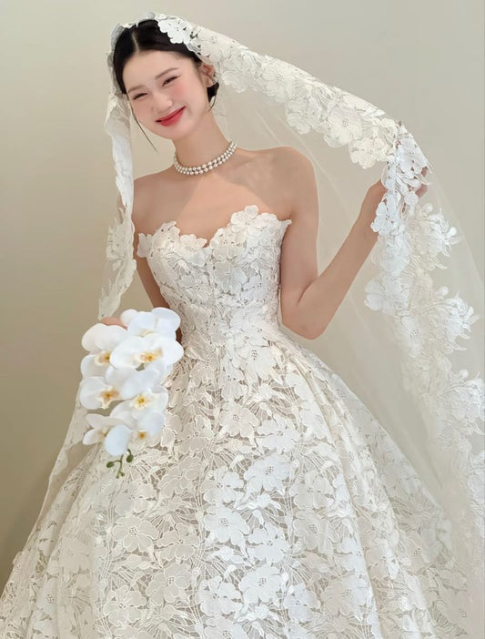 Extravagant Ball Gown Strapless White Lace Long Wedding Dresses Elegant Bridal Gowns DH680