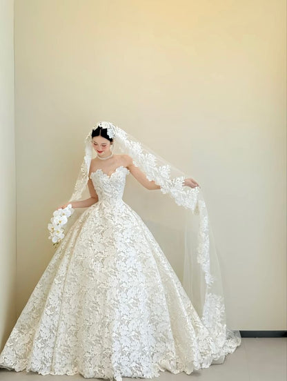 Extravagant Ball Gown Strapless White Lace Long Wedding Dresses Elegant Bridal Gowns DH680