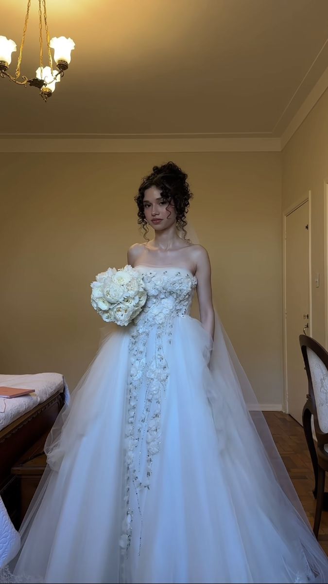 Prinzessin Brautkleid Ballkleid Trägerlos Tüll Weiß Lange Brautkleider Brautkleider Elegante Bräute Kleid DH722