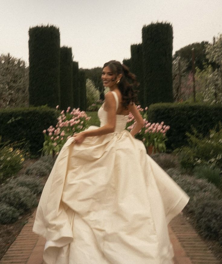 Unique Wedding Dress Ball Gown Square Neck Satin Long Wedding Dresses Bridal Gowns Elegant Brides Gown DH723