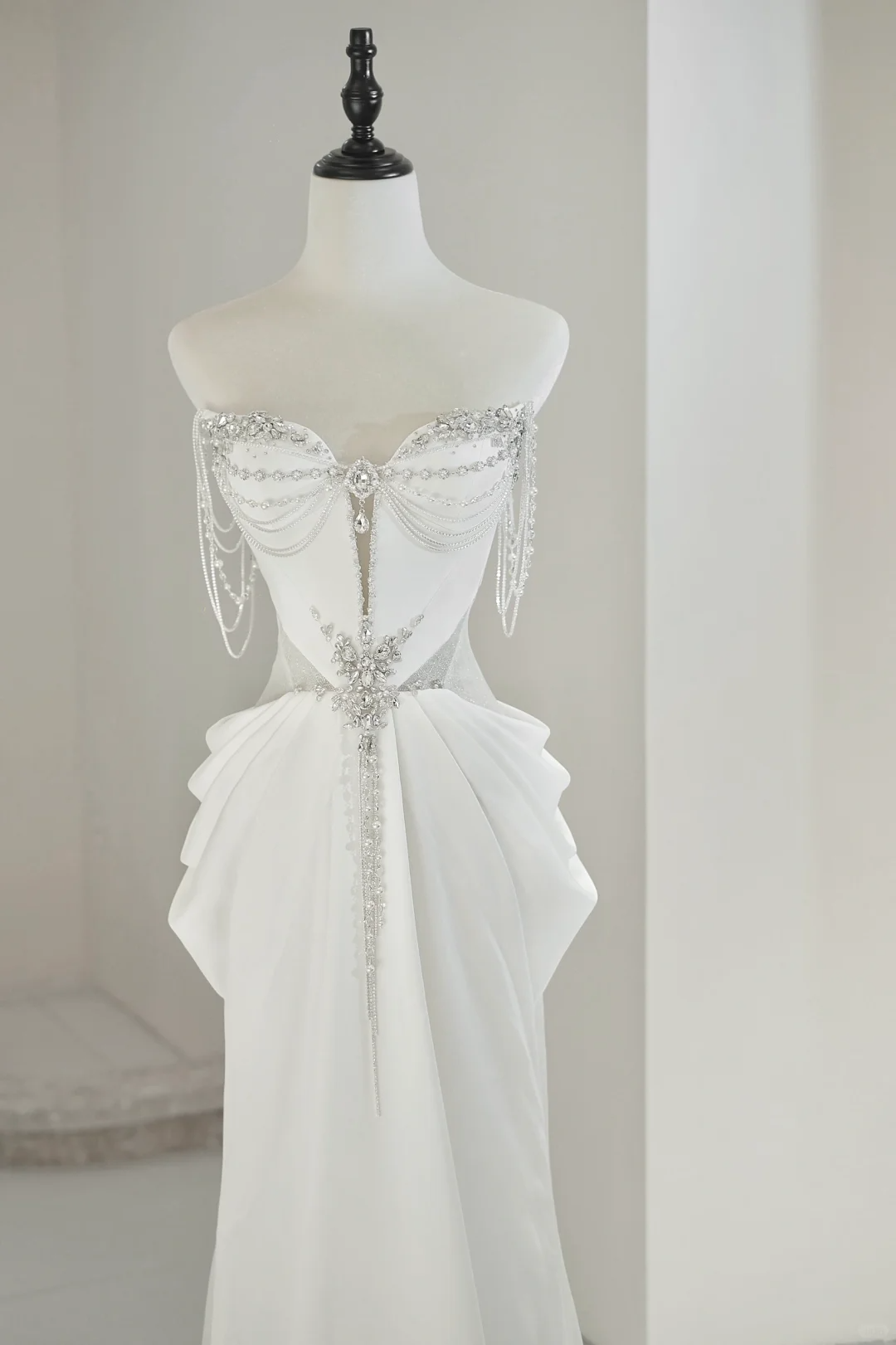 Unique Bridal Gown A Line Sweetheart White Satin Long Wedding Dresses Silver Beads Elegant Brides Gowns DH736