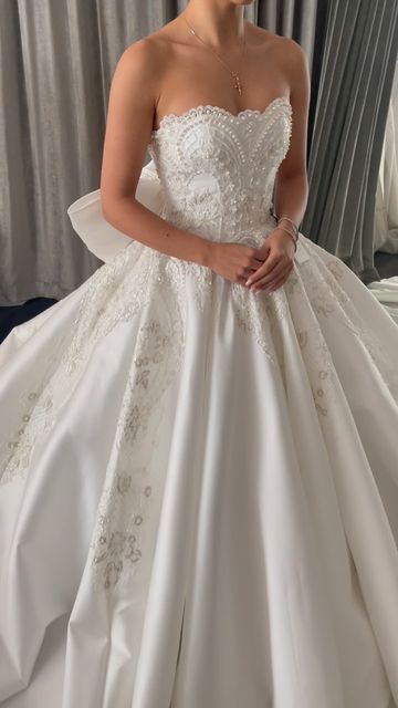 Prinzessin Brautkleid Ballkleid Trägerlos Ärmellos Satin Weiß Applikationen Brautkleider Hübsche Brautkleider DH941