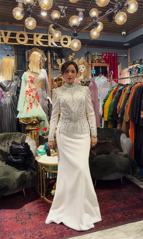 Elegant Sheath White Mother of Bride Dresses Satin Long Sleeveless Evening Dresses  DP04209