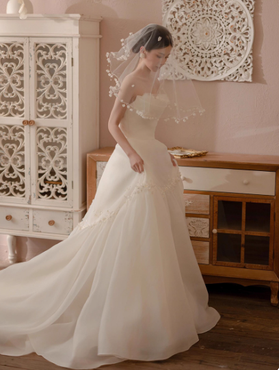 Timeless Strapless A-Line Long Wedding Dresses Tulle White Bridal Gowns Sleeveless Bridal Dresses DP4217