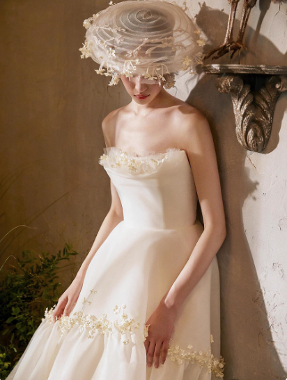 Timeless Strapless A-Line Long Wedding Dresses Tulle White Bridal Gowns Sleeveless Bridal Dresses DP4217