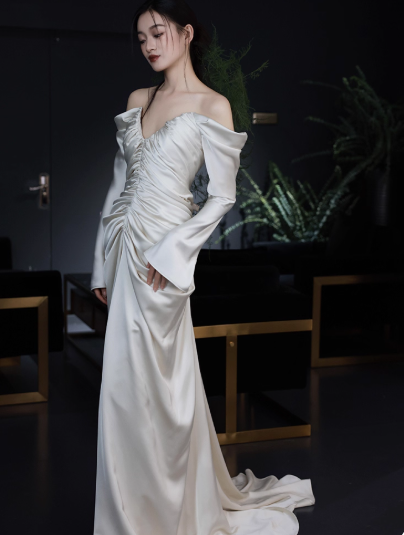 Simple Off-shoulder Sheath Long Wedding Dresses Satin Light Champagne Bridal Gowns Long Sleeves Bridal Dresses DP04220