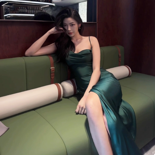 Simple Spaghetti Straps Sheath Long Prom Dresses Sleeveless Evening Dresses  with Slit Satin Green Wedding Guest Dresses DP04253