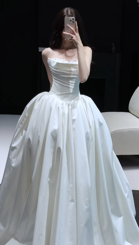 Timeless Strapless Ball Gown Satin Long Wedding Dresses White Bridal Gowns Sleeveless Bridal Dresses DP04305