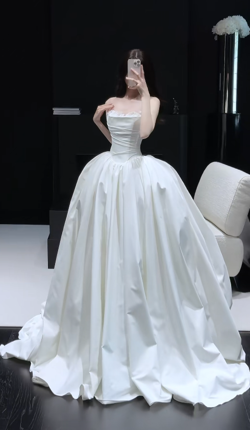 Timeless Strapless Ball Gown Satin Long Wedding Dresses White Bridal Gowns Sleeveless Bridal Dresses DP04305