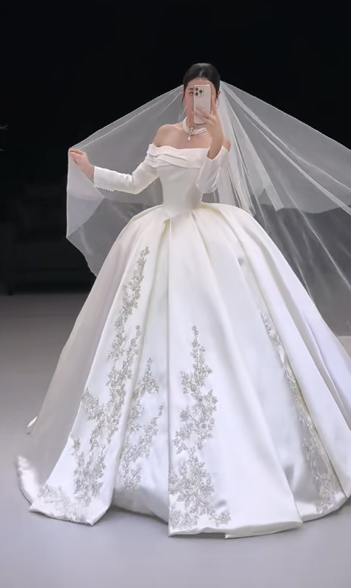 Timeless Off-shoulder Ball Gown Satin Long Wedding Dresses Beaded Appliques White Bridal Gowns Long Sleeves Bridal Dresses DP04306