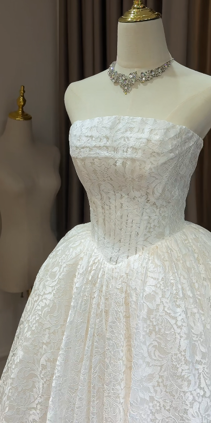 Timeless Strapless Ball Gown Lace Long Wedding Dresses Appliques White Bridal Gowns Sleeveless Bridal DressesDP04307