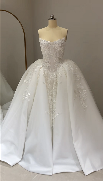 Timeless Strapless Ball Gown Tulle Long Wedding Dresses Beaded Appliques White Bridal Gowns Sleeveless Bridal Dresses DP04308