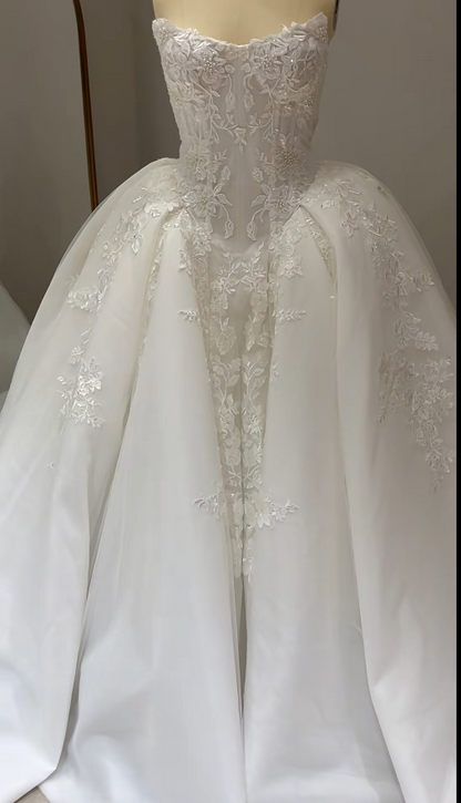 Timeless Strapless Ball Gown Tulle Long Wedding Dresses Beaded Appliques White Bridal Gowns Sleeveless Bridal Dresses DP04308