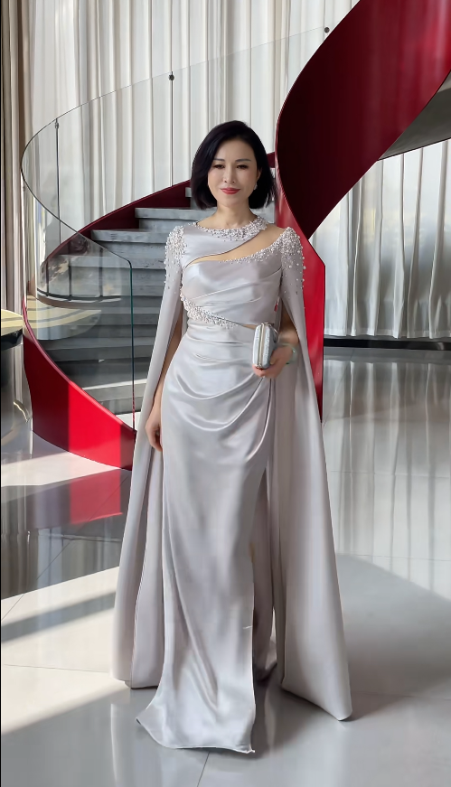 Light Gray Sheath Long Prom Dresses Glam Satin Sleeveless Evening Dresses Light Gray Mother of Bride Dresses DP04335
