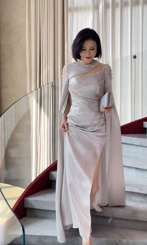 Light Gray Sheath Long Prom Dresses Glam Satin Sleeveless Evening Dresses Light Gray Mother of Bride Dresses DP04335