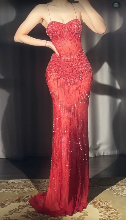 Burgundy Elegant Sheath Long Prom Dresses Beaded Chiffon Spaghetti Straps Evening Dresses Sleeveless Birthday Dresses DP04391