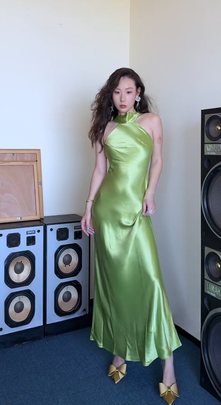 Chic Halter Sheath Long Prom Dresses Satin Green Birthday Drseses Sleeveless Evening Dresses DP04462
