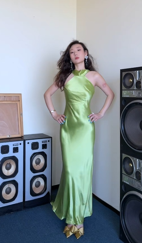 Chic Halter Sheath Long Prom Dresses Satin Green Birthday Drseses Sleeveless Evening Dresses DP04462