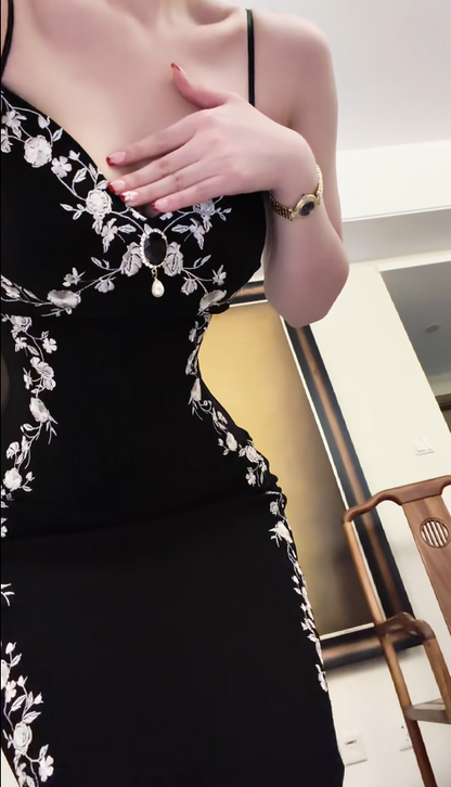 Vintage Black Sheath Long Evening Dresses Applique Chiffon Spaghetti Straps Prom Dresses Sleeveless Party Dresses DP04524