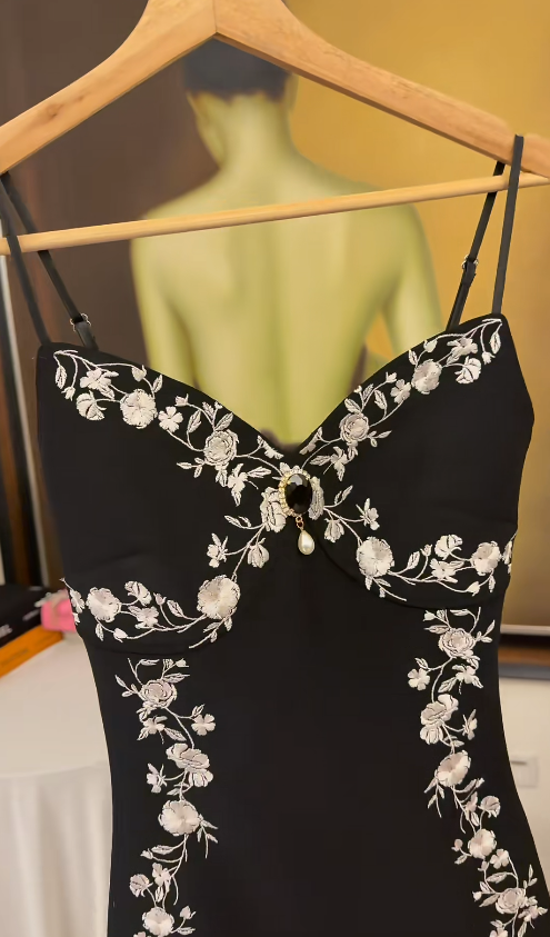 Vintage Black Sheath Long Evening Dresses Applique Chiffon Spaghetti Straps Prom Dresses Sleeveless Party Dresses DP04524