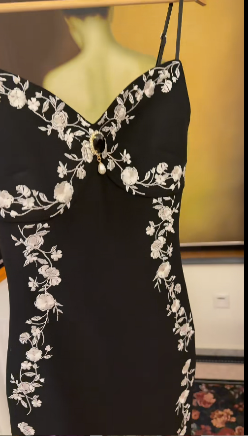 Vintage Black Sheath Long Evening Dresses Applique Chiffon Spaghetti Straps Prom Dresses Sleeveless Party Dresses DP04524