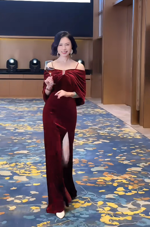 Elegant Sheath Long Evening Dresses Velvet Slit Burgundy Mother of Bride Dresses DP04550