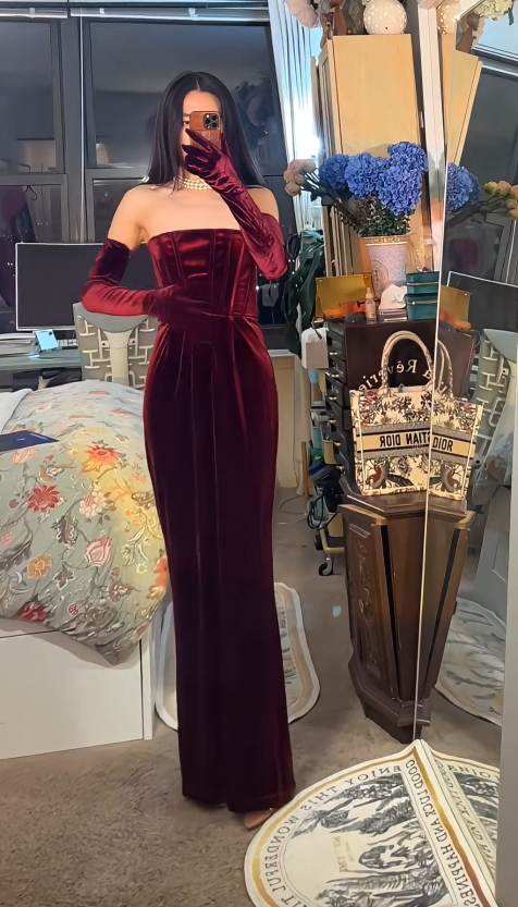 Gorgeous Burgundy Long Prom Dresses Strapless Sheath Birthday Dresses Velvet Sleeveless Evening Gowns DP04744