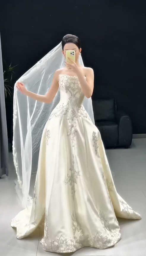 Timeless A-Line Long Wedding Dress Beaded Satin Strapless Ivory Bridal Dress Sleeveless Bridal Gown DP04818