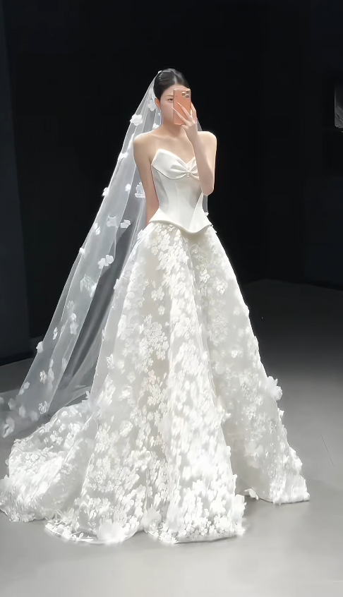 Timeless A-Line Long Wedding Dress Appliques Tulle Sweetheart White Bridal Dress Sleeveless Bridal Gown DP04821