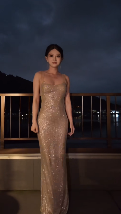 Chic Sheath Gold Long Prom Dress Sequins Spaghetti Straps Evening Dress Backless Birthday Dress DP04852