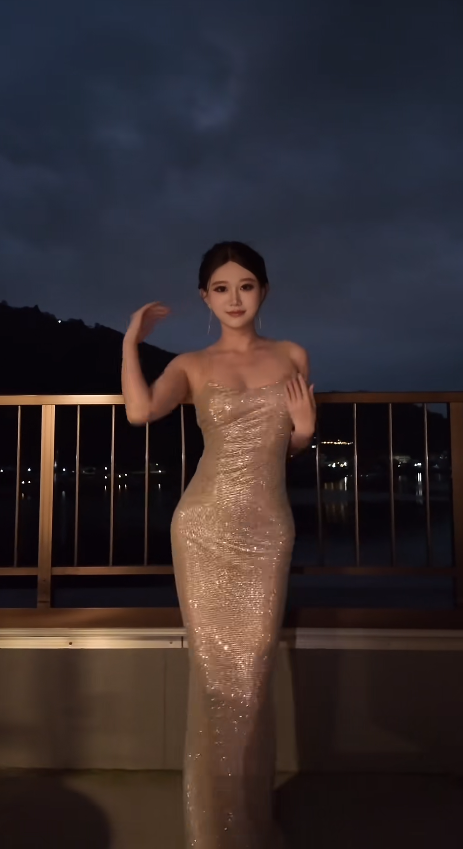 Chic Sheath Gold Long Prom Dress Sequins Spaghetti Straps Evening Dress Backless Birthday Dress DP04852