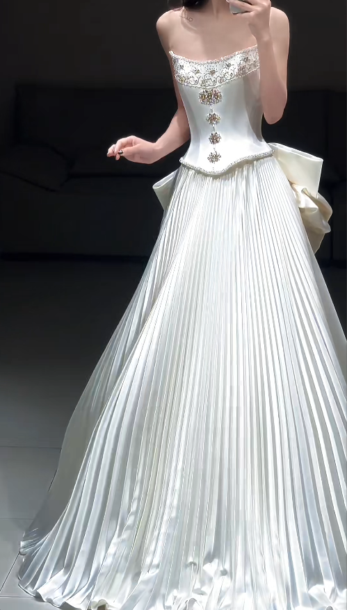 Chic A-Line Long  Wedding Dress Strapless White Bridal Dress Satin Sleeveless Bridal Gowns DP04899
