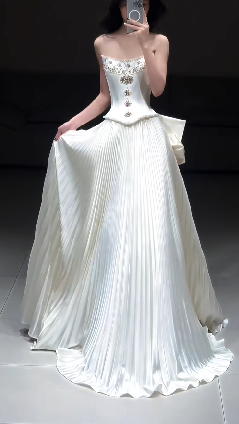 Chic A-Line Long  Wedding Dress Strapless White Bridal Dress Satin Sleeveless Bridal Gowns DP04899