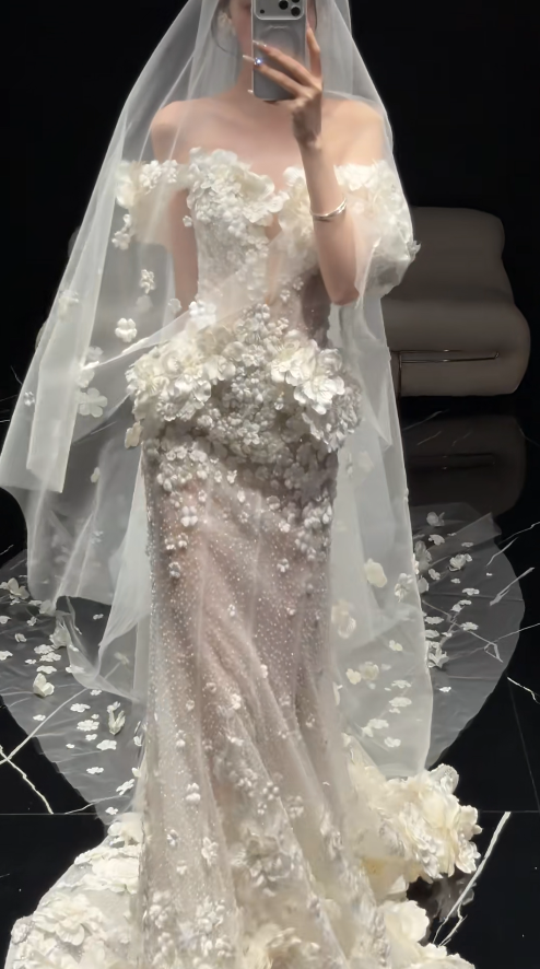 Timeless Mermaid Long  Wedding Dress Off-shoulder Applique Tulle Light Champagne Bridal Dress Sleeveless Bridal Gowns DP04942