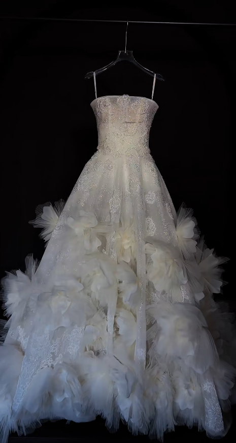 Timeless A-Line Long  Wedding Dress Strapless Applique Tulle White Bridal Dress Sleeveless Bridal Gowns DP04943