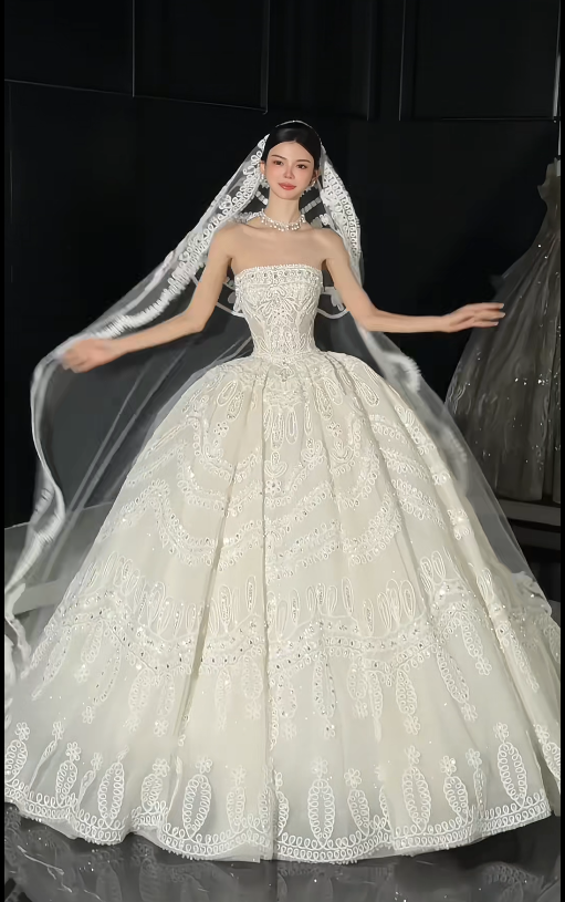Luxury A-Line Long Wedding Dress Strapless Beaded Applqiues Tulle White Bridal Dress Sleeveless Bridal Gowns DP04946