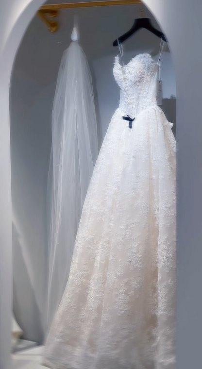 Elegant White Long Wedding Dress Appliques Lace Sweetheart A-Line Bridal Gowns Sleeveless Bridal Dress DP04971