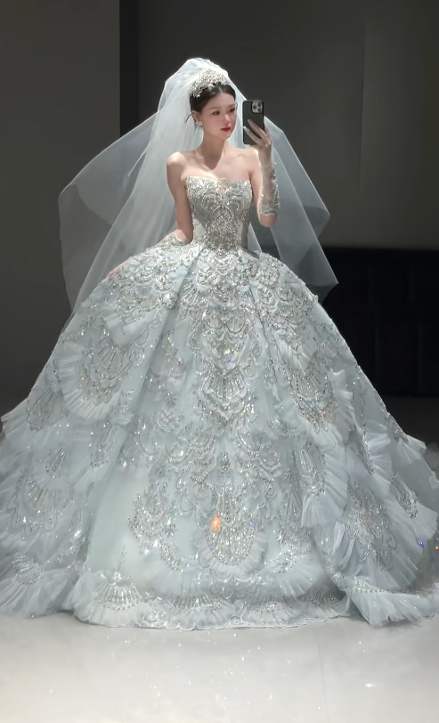 Elegant  A-Line Long Wedding Dress Tulle Beaded  Bridal Gowns Sleeveless Bridal Dress DP04974